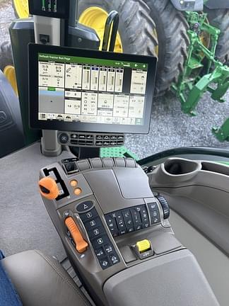 Image of John Deere 8R 250 equipment image 2