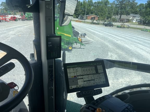 Image of John Deere 8R 250 equipment image 2