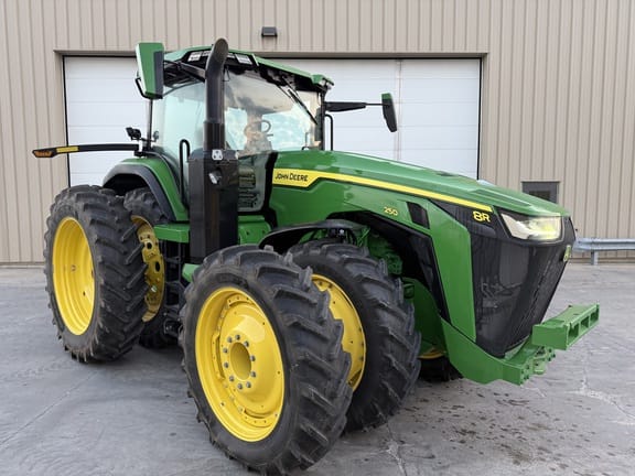 2024 John Deere 8R 250 Image