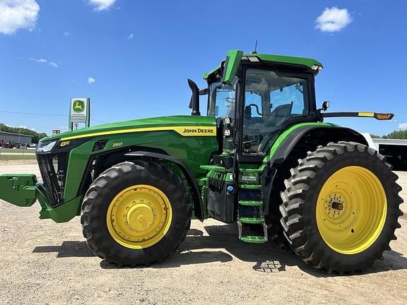 Image of John Deere 8R 250 Primary image