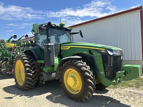 Image of John Deere 8R 250 equipment image 3