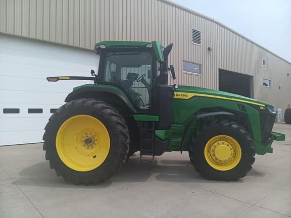 Image of John Deere 8R 250 equipment image 2