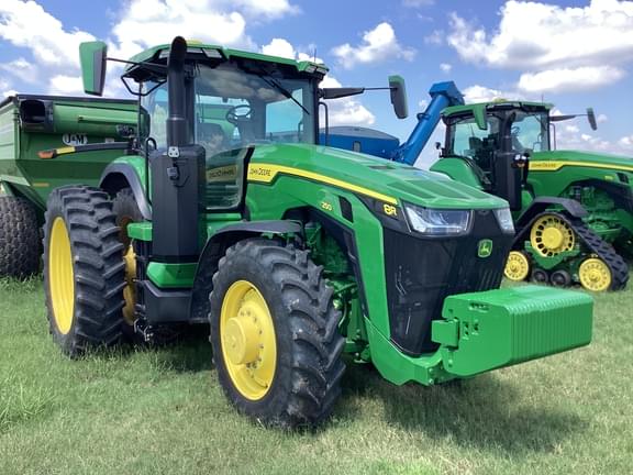 Image of John Deere 8R 250 equipment image 4