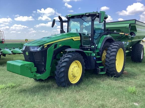 Image of John Deere 8R 250 equipment image 2