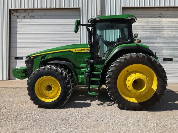 2024 John Deere 8R 250 Equipment Image0