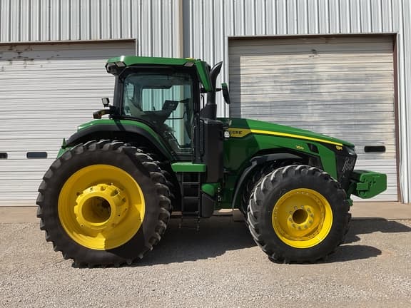 Image of John Deere 8R 250 equipment image 3