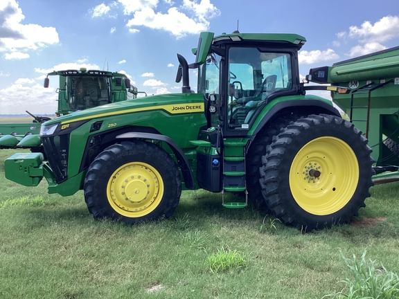 2024 John Deere 8R 250 Equipment Image0