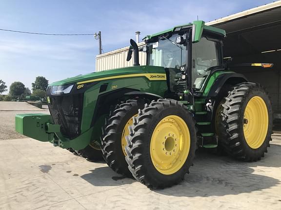 Image of John Deere 8R 250 equipment image 2