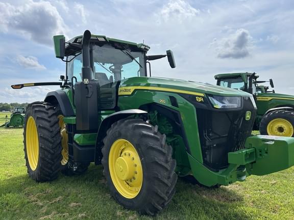 Image of John Deere 8R 250 equipment image 4