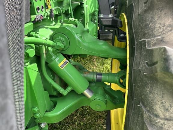 Image of John Deere 8R 250 equipment image 2
