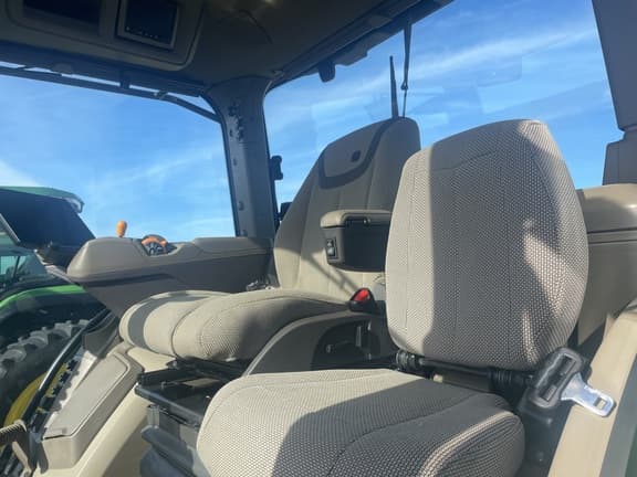 Image of John Deere 8R 250 equipment image 2