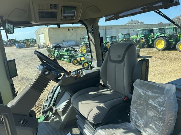 Image of John Deere 8R 250 equipment image 4