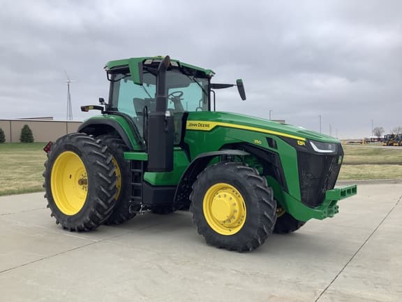 Image of John Deere 8R 250 equipment image 2