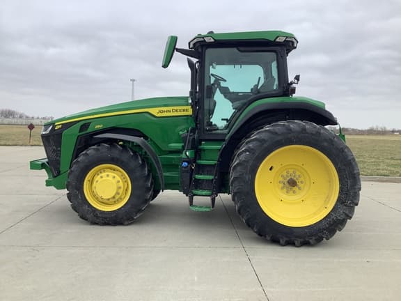 Image of John Deere 8R 250 equipment image 3