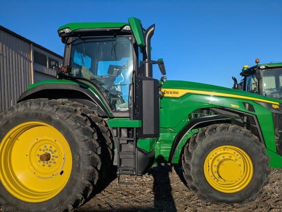 Image of John Deere 8R 250 equipment image 4