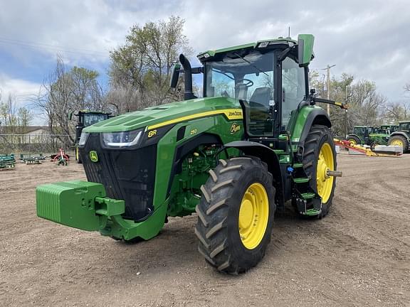 Image of John Deere 8R 250 equipment image 2