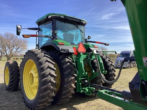 Image of John Deere 8R 310 equipment image 4