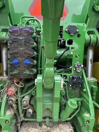 Image of John Deere 8R 310 equipment image 4