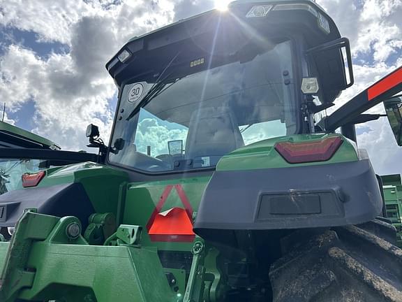 Image of John Deere 8R 310 equipment image 4