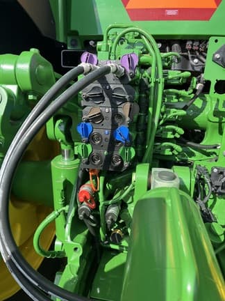 Image of John Deere 8R 310 equipment image 4