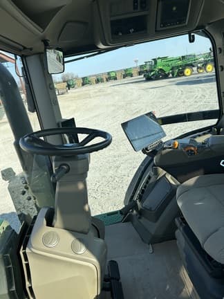 Image of John Deere 8R 310 equipment image 4