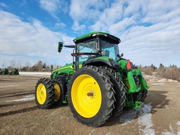 Image of John Deere 8R 310 equipment image 2