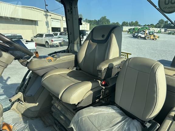 Image of John Deere 8R 310 equipment image 4