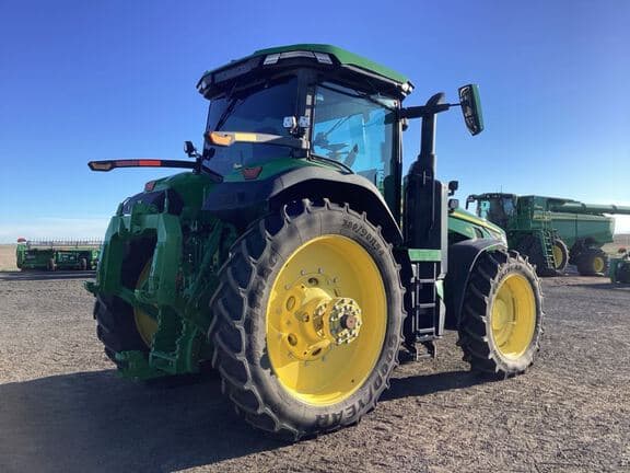 Image of John Deere 8R 310 equipment image 4