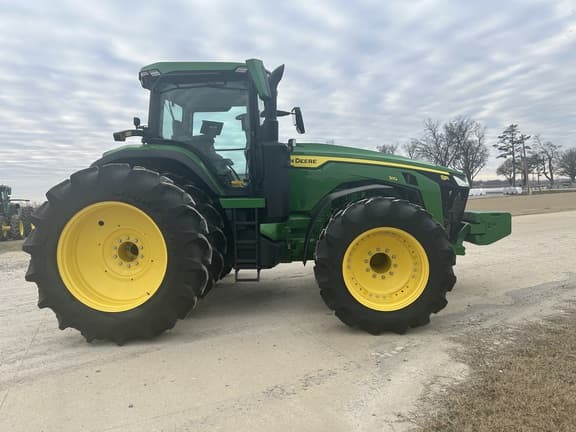Image of John Deere 8R 310 equipment image 2