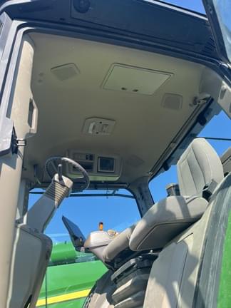 Image of John Deere 8R 310 equipment image 4