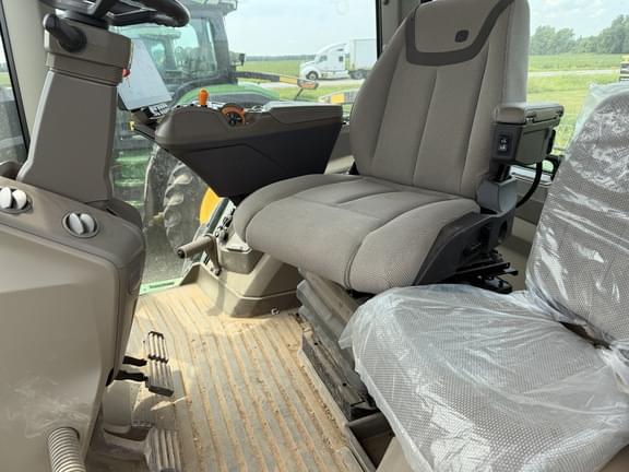 Image of John Deere 8R 310 equipment image 3