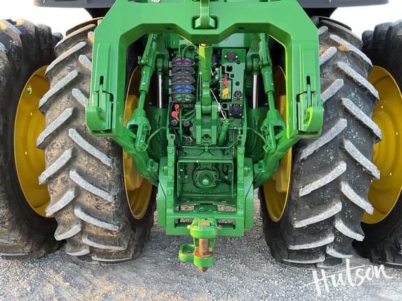 Image of John Deere 8R 310 equipment image 4