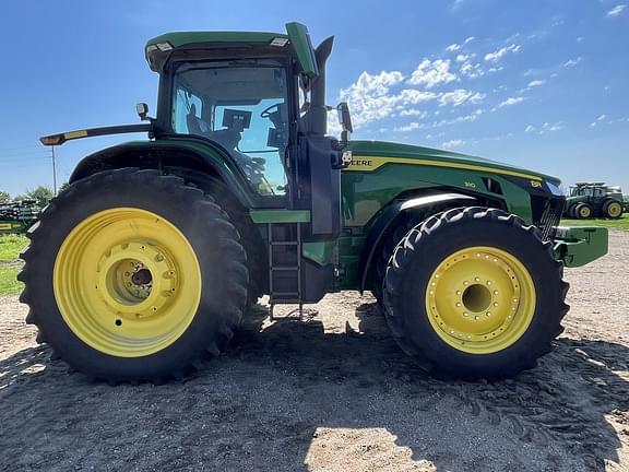 Image of John Deere 8R 310 equipment image 2