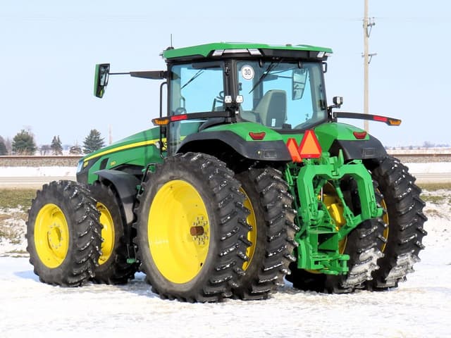 Image of John Deere 8R 310 equipment image 4