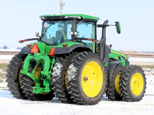 Image of John Deere 8R 310 equipment image 4