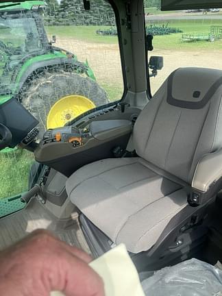 Image of John Deere 8R 310 equipment image 2