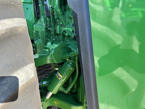 Image of John Deere 8R 310 equipment image 2