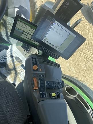 Image of John Deere 8R 310 equipment image 3