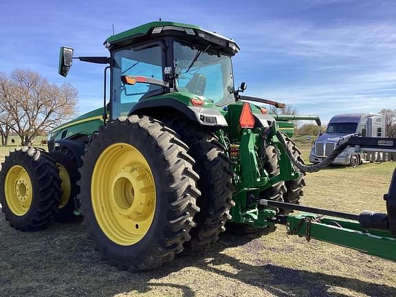 Image of John Deere 8R 310 equipment image 4
