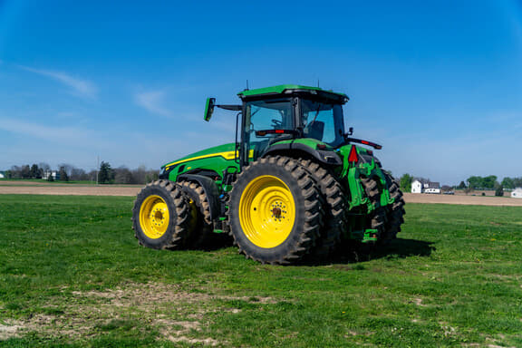 Image of John Deere 8R 310 equipment image 2