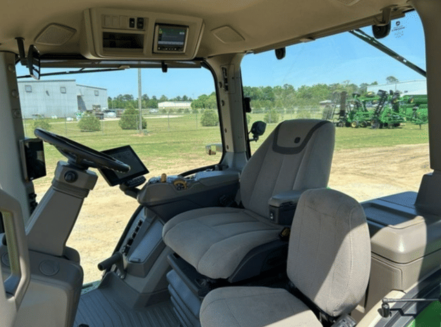 Image of John Deere 8R 310 equipment image 2