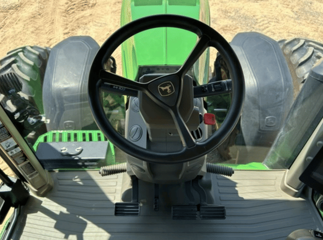 Image of John Deere 8R 310 equipment image 3