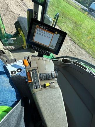 Image of John Deere 8R 310 equipment image 2