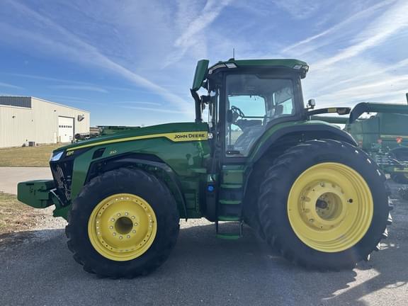 Image of John Deere 8R 310 equipment image 4