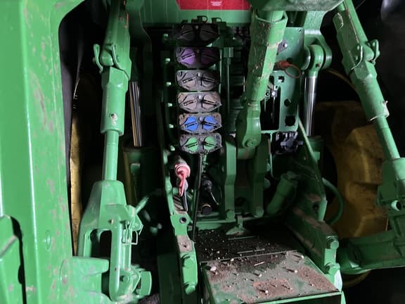 Image of John Deere 8R 310 equipment image 3