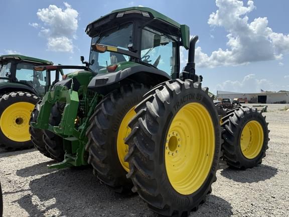 Image of John Deere 8R 310 equipment image 2