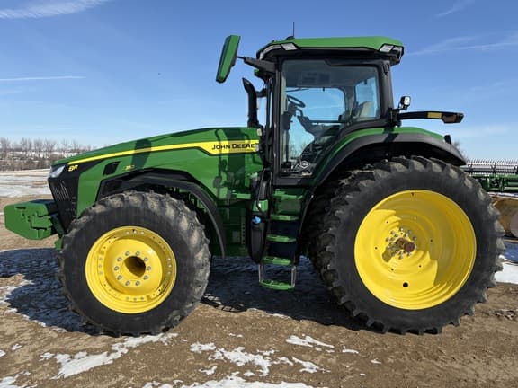 Image of John Deere 8R 310 equipment image 2