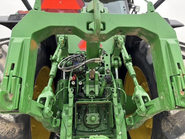 Image of John Deere 8R 310 equipment image 4