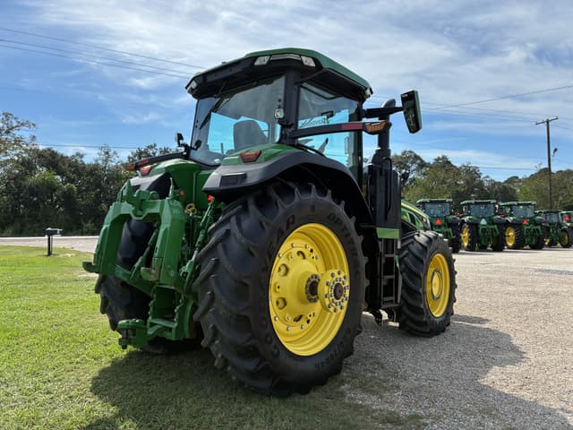 Image of John Deere 8R 310 equipment image 4