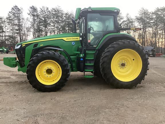 Image of John Deere 8R 310 equipment image 3